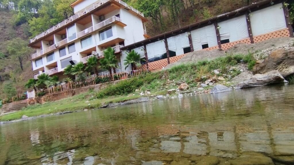 7 hills hotel river side view